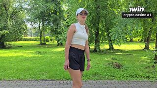 Ich habe ein schönes Teenager-Mädchen gefickt und es mit Medizin gefüllt