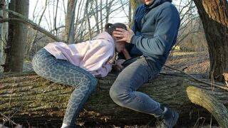 Ich habe einen sexy verheirateten Fremden im Park gefickt