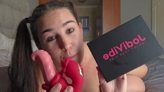 Medusa entpackt und spielt mit einem dual-language clitor- und g-point Vibrator