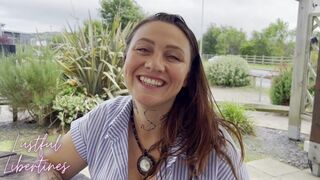 Eine reife Dame nimmt meine 40-jährige Jungfräulichkeit weg