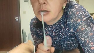 Sag es niemandem! Heiße milf stepmother mit ein blow job hilft sie stepon und gets in sie mund