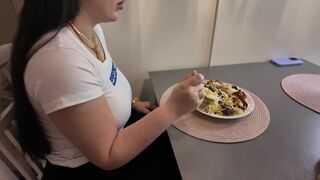 Heiße 20-jährige Mädchen ficken sich auf ein erstes Date