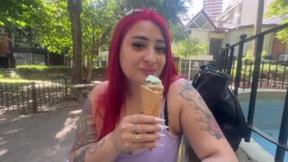 Red Argentine Mädchen liebt Eiscreme, saugt meinen Schwanz an