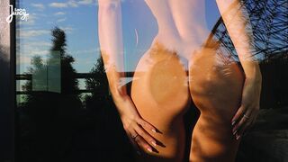 Schöne Blondine Larajuicy hat den ganzen Tag ihre Muschi gefickt