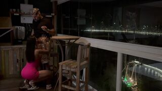 Ein Glas Schnaps verwandelte sich in einen heißen Fick auf dem Balkon