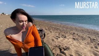 Die Schlampe begann mit interaktiven Spielen und am Strand gesaugt