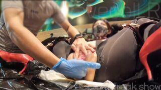 [Ekologie der Hentai Slave Doll R] vol.002 Schließen -up An Training. Ihr Finger stößt in ihre Anus und ihre Vagina tropft aus ihr. Los, Orgasm!
