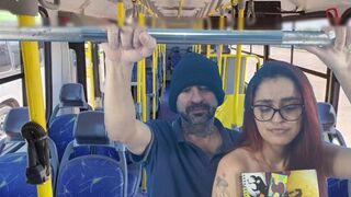 Student Mädchen wird von einem Fremden im Bus von hinten gefickt!