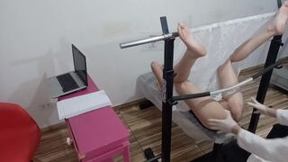 Red teen amateur öffnet für pervers gynecologist