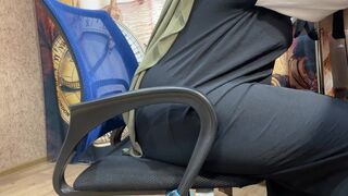 Die arabische Frau meines Freundes wurde bei der Arbeit aufgeregt und hat sich in ihren Höschen gefickt