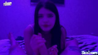 Wilder Sex in Neonlicht mit Teenager Amateuren