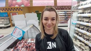 Ich lernte ihn einkaufen, er saugt die Öffentlichkeit an, und er schluckt den Riesenspritzer