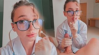 Ich endete in einem Krankenhaus mit einer heißen Krankenschwester, die auf meinen Schwanz starrte