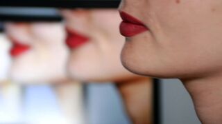 Perfekte Nahaufnahme-Blowjob mit Gesichtsspray Caterinamateur