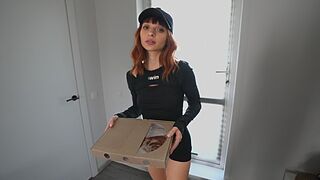 Sexy schoolgirl kourier aß meine pizza und ich gefickt sie eng muschi