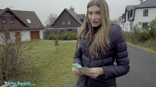 Public Agent - Kleine Tittenschlampe fickt für Geld