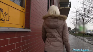 Public Agent - Lucy Shine nimmt Geld für Sex
