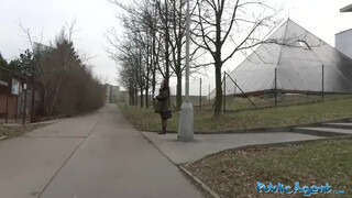 Public Agent - Tschechische Tussi in der Gasse