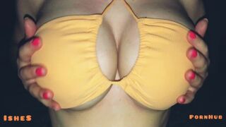Titty im pool im ein sexy bra