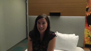 Wife Interview, bevor sie zum ersten Mal den riesigen schwarzen Schwanz abholt!