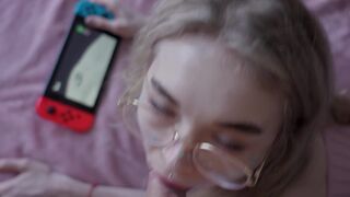 Mostohas Schwester wollte mit einer Konsole spielen, aber ich habe ihren Arsch nass - Karneli gang