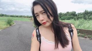Hot Asian teen fickt mit Hotelzimmer im Tausch für Unterkunft