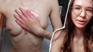Perfekte dünn teenage mädchen waschen sie winzig körper und rasieren sie riesige muschi lips