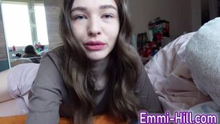Lackeys sehen aus! skinny teen zeigt sexy füße