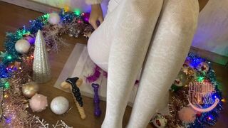 Dünn teen masturbiert hart zu Hause allein