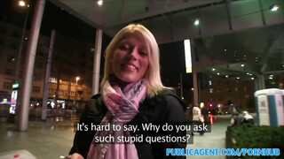 PublicAgent - blonde Tussi an der Tankstelle aufgegabelt