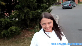PublicAgent - 18 Jahre alter Teenager im Hotel gefickt