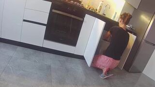 Heiße Frau ficken Nachbar in der Küche - echtes Betrügen