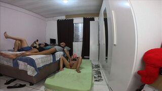 Meine Frau teilte das Zimmer mit ihrer Freundin und der harten Scheiße