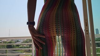 Riesiges Vergnügen und Orgasmus masturbieren auf der Sonne # natürliches Mädchen Abenteuer auf dem Balkon des Hotels