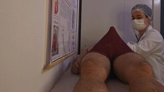 Schwester zwingt ihren Patienten, hart zu ficken
