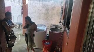 Die Frau ist abgehauen, die Mägde konnte meinem steifen Schwanz nicht widerstehen