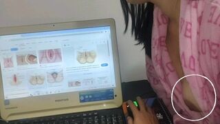 Stiefmutter hilft ihr Stiefmutter zu studieren anatomie