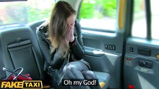 Ihr Mann bat mich, Sex mit seiner Frau als Geschenk zu haben - Fake Taxi Abenteuer