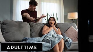 Adult Time's spannendes Abenteuer - Kimmy Kimm masturbiert, aber sie kann dem riesigen Schwanz nicht widerstehen