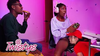 Twistys' Stars, Hazel Grace und Rissa Mays heißes lesbisches Abenteuer mit großen Titten und Muschi lecken