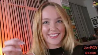 Hot teen anal Abenteuer mit Mr POV geölte Körper und freche Rede