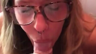 Französische Frau mit Brille