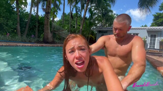 BrandiBraids - Ficken im Pool