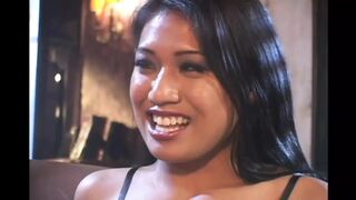 Audrey Hollander und Lyla Leis intensive Analszene mit asiatischen Mädchen