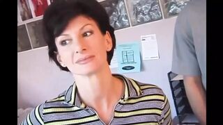 Sharon Mitchell saugt seinen Schwanz als Ehefrau und Anal Mark Wood im Vintage-Stil