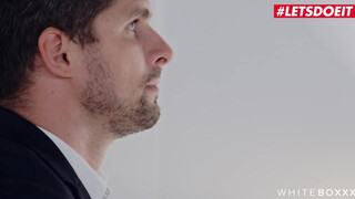 LETSDOEIT - Stacy Cruz fucking Arsch auf dem Tisch