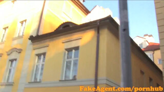 FakeAgent - Rabe die sexy Milf schreit Sperma