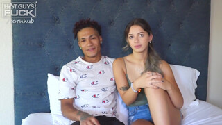 Junges lateinisches Paar beim Ficken - Hot Guys Fuck