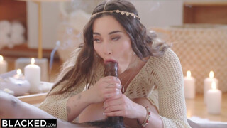 BLACKED - Aria Lee wirft sich auf den Riesenschwanz