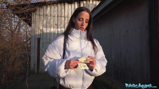 Public Agent - Sexy Skinny Girl fickt für Geld